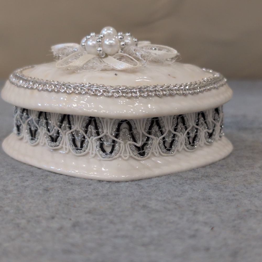 Heart Shaped Ceramic‎ Trinket Jewelry Box Pearl Lace Trim Romantic Keepsake Gift - Picture 2 of 6